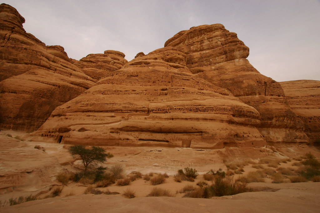 Горы саудовской аравии. Саудовская Аравия горы Хиджаз. Национальный парк асир Саудовская Аравия. Саудовская Аравия Песочная гора. Монаднок гора Саудовской Аравии.