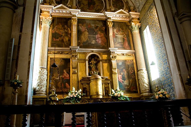 Altar decorado com Pinturas de Josefa de Óbidos, em Óbidos / Shrine with paintings of Josefa de Óbidos, at Óbidos