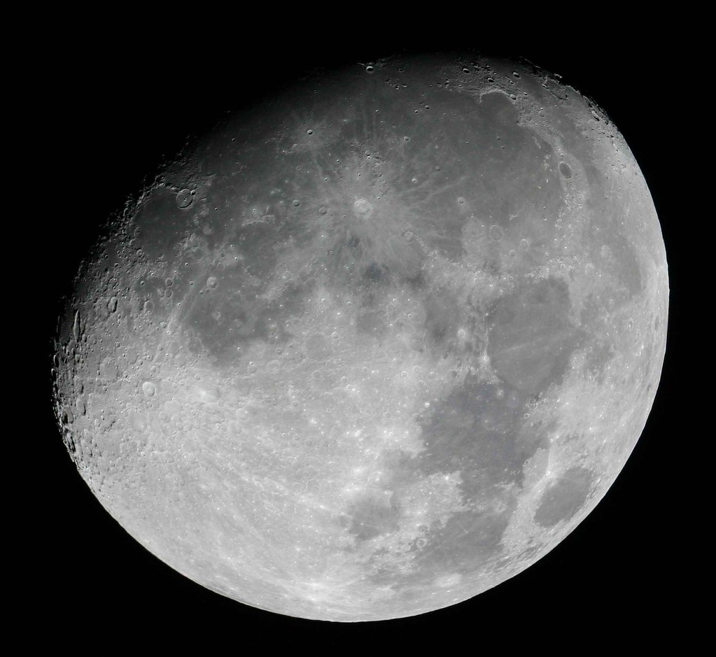 Moon starts. Луна в телескоп. Луна в телескоп фото. Фотообои Луна. Как еще называется Луна.