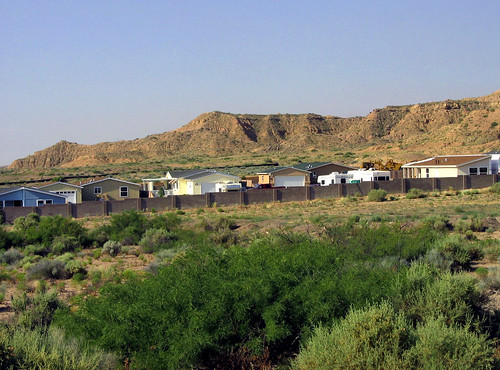 coyote houses newmexico fence desert motel bestwestern neighbors rattlesnake belen trailers pests