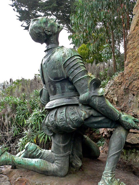 Don Quixote and Sancho Panza worship a shrine to Cervantes in Golden Gate Park (6)
