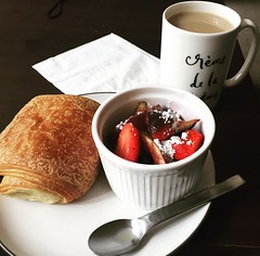 happy Saturday breakfast vibes!  #panauchocolat  #herunsicook #katespade #weekendvibes