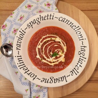 Roasted tomato, pepper & garlic soup | by Freycob.co.uk