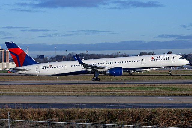 N586NW - Boeing 757-351- Delta - KATL - Jan 2016