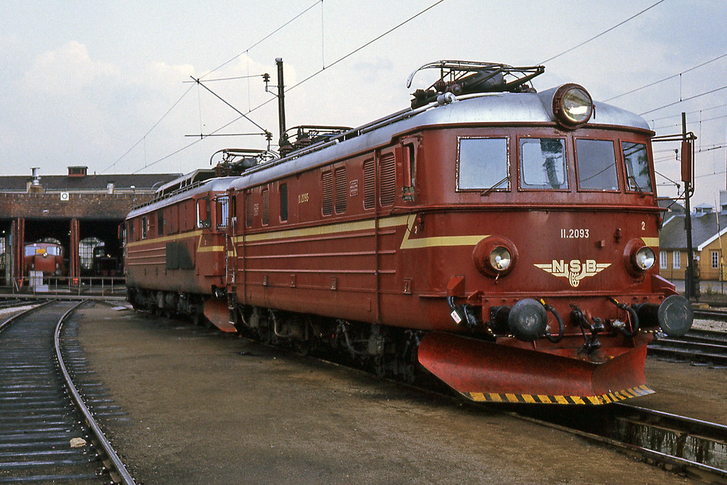 NSB El11.2093 + El14.2167 Hamar (N) 8 augustus 1982