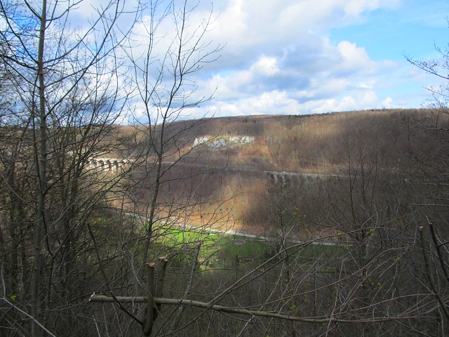 A8 Albabstieg Drackensteiner Hang mit Drachenlochbrücke April 2012_012