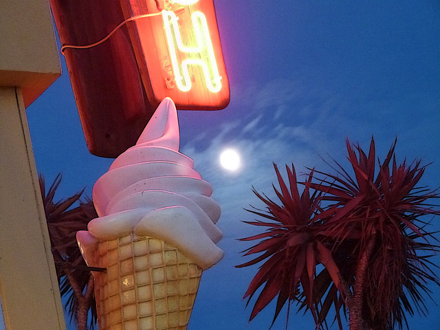 A12314 / full moon over waffle cone