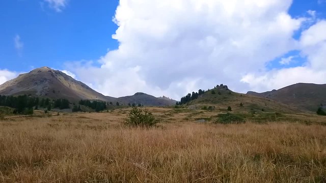 Onyrix FREE HD video TIMELAPSE - nature clouds mountains wind grass