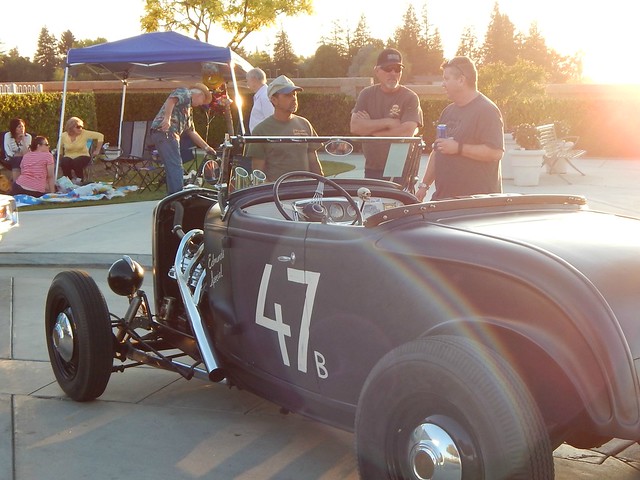 Friday night cruise    -  '32 Ford ( Edwards Special  )