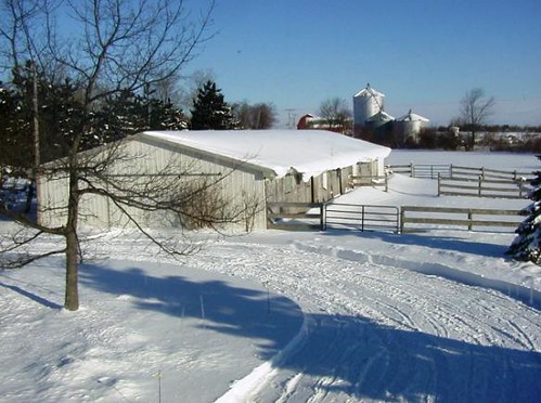 winter snow barn 2007