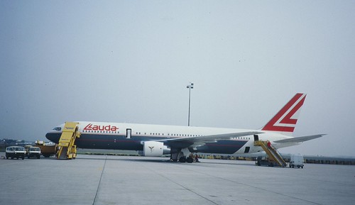 Lauda B767 Vienna | by Ian Comley