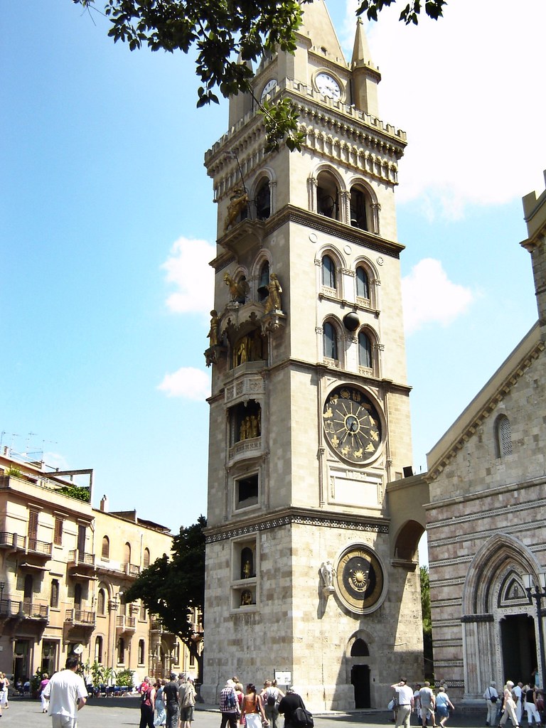Messina - Sicily - il campanile del Duomo con l'orologio astronomico