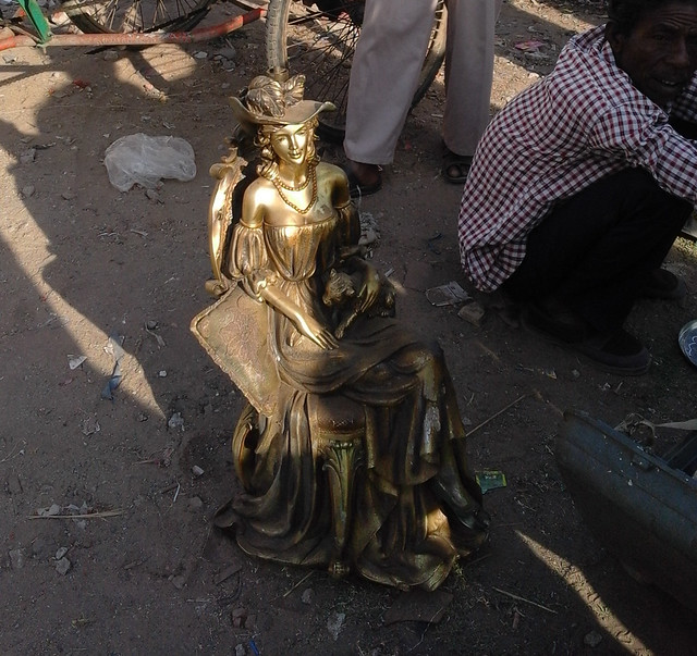 Shukkarwari- Statuette