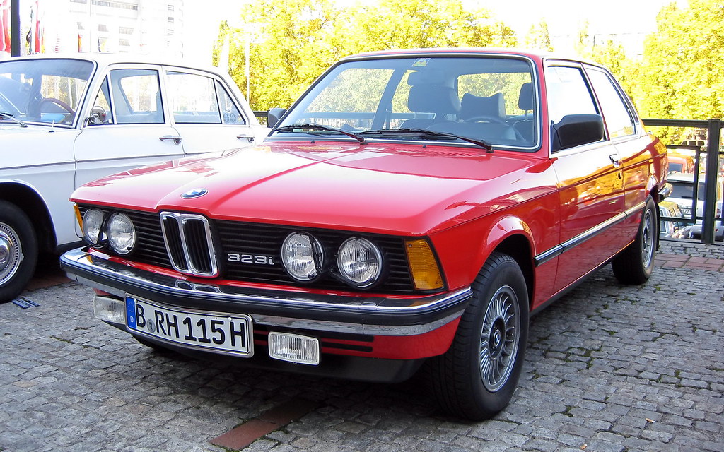 Image of BMW 323i