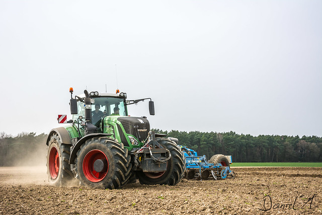 Cultivating with Fendt 939 S4 and Lemken Thorit