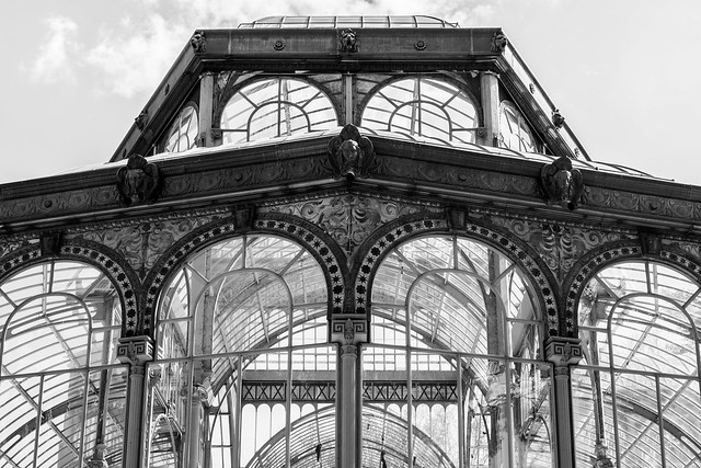 The power of symmetry: Palacio de Cristal