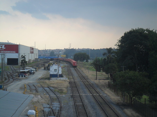 Vista do Pátio da estação Pinheirinho EX:Estrada de Ferro Central do Brasil(EFCB),Rede Ferroviária Federal S.A(RFFSA),atual MRS Logística.Itaquaquecetuba-SP