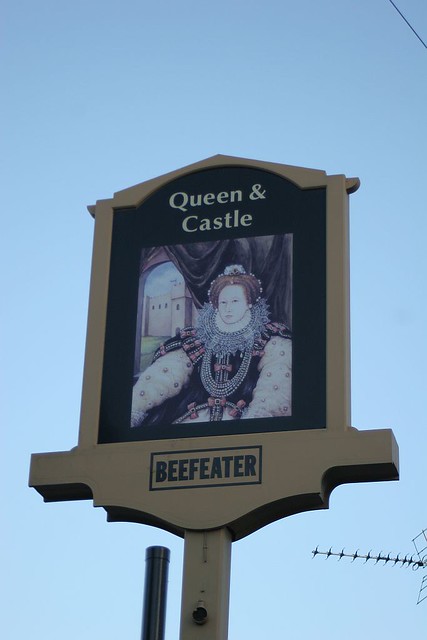 queen and castle, kenilworth