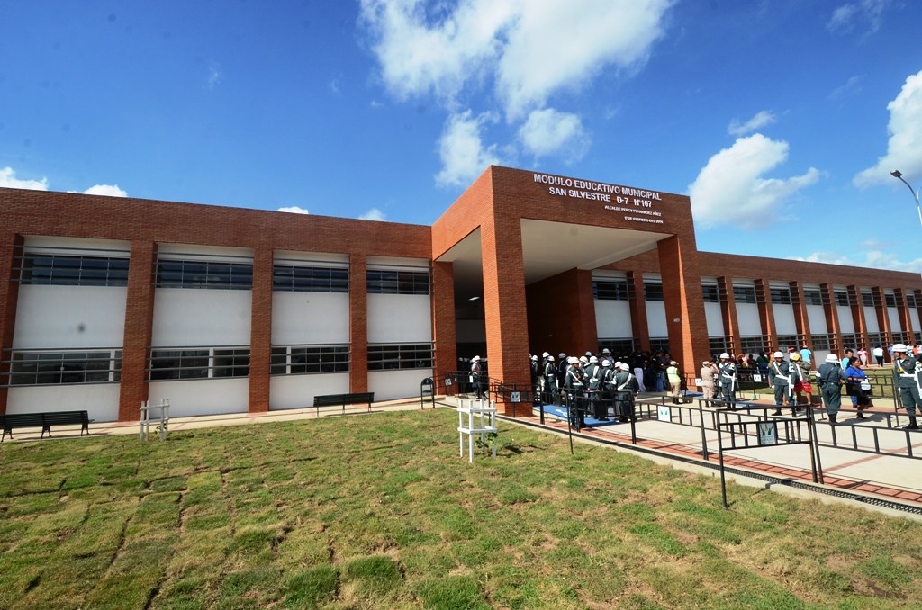 Comil1 Municipio inaugura módulo educativo y coliseo en la Villa 1° de Mayo ...