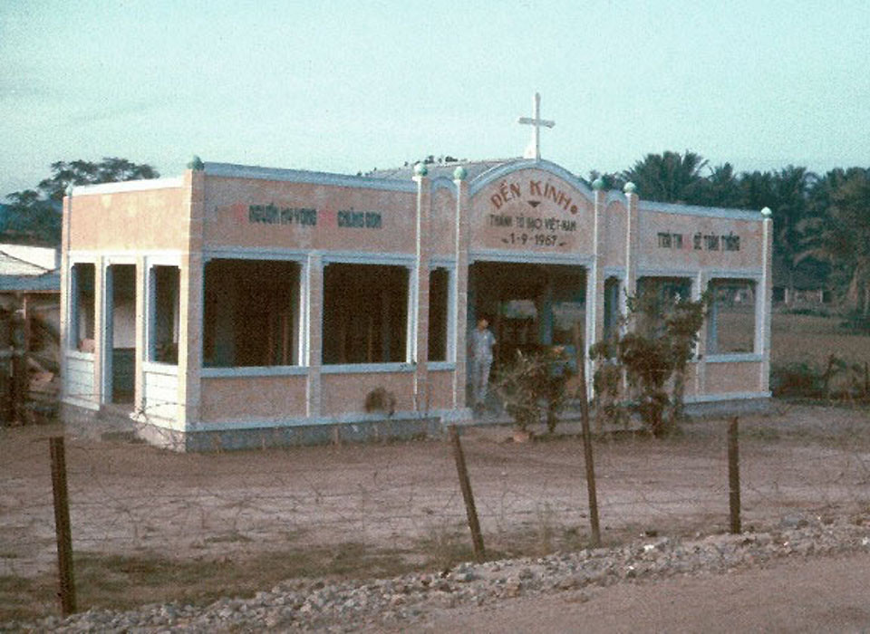 DUC PHO 1967 - New Church - Photo by Richard B Mayes