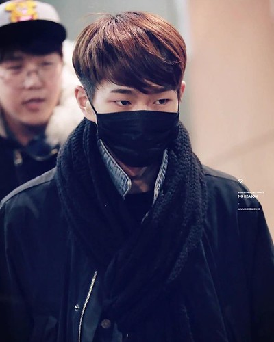 Daddy, where's your smile your smile your smile?! *singingPHOTOGRAPGHimmediately* 😂 . 160202 Dad at Gimpo Airpot from Japan . . #SHINee #샤이니 #Onew #온유 #LeeJinki #이진기 #Jinki #진기 #Onyu #오뉴 #LeaderOnew #리더온유 #SHINeeWORLD #샤이니월드 #SHAWOL #샤월 #OnKeyShipper | by cbiebzgirl@ymail.com