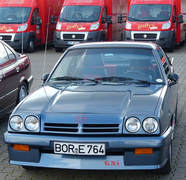 Opel Manta B GSi blue v