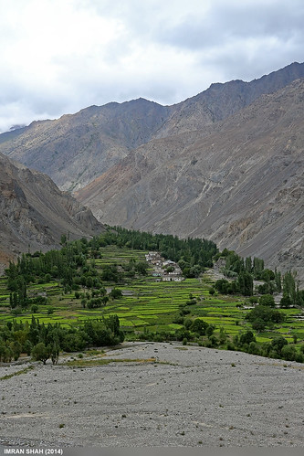 trees pakistan sky mountains building clouds canon landscape geotagged rocks wide structures tags location elements vegetation fields greenery settlement canonefs1022mmf3545usm skardu sadpara gilgitbaltistan canoneos650d imranshah gilgit2