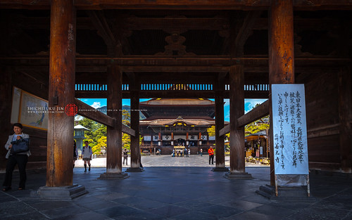 temple gate bigroof japan