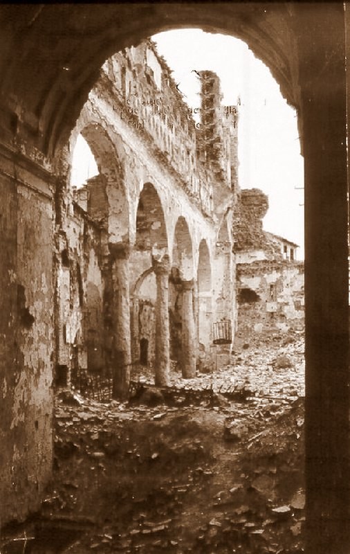 Iglesia de la Magdalena destruida tras la guerra civil. (Colección de Javier Felage)