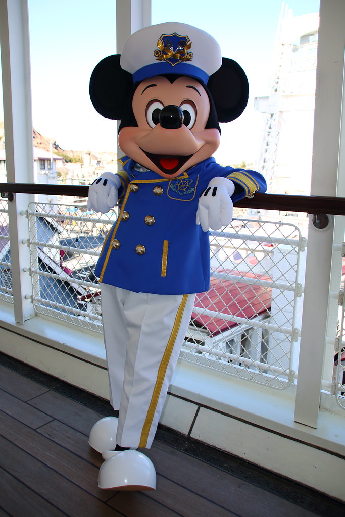 Mickey Mouse Tokyo Disneysea そして船長ミッキーとグリーティング このポーズがかっ Flickr