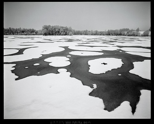 Segmented by tsiklonaut, Press "L".
Pentax 67ii, SMC 45mm f4, Lee GND 0.6 SE, LIlford Dela 100 Pro developed in Ko