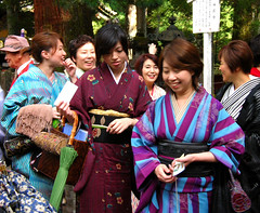 japanese women in kimonos