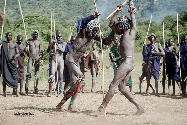 Fighting in Donga ceremony . Omo Valley - Ethiopia / Luchando en la ceremonia del Donga. Valle del Omo - Etiopia