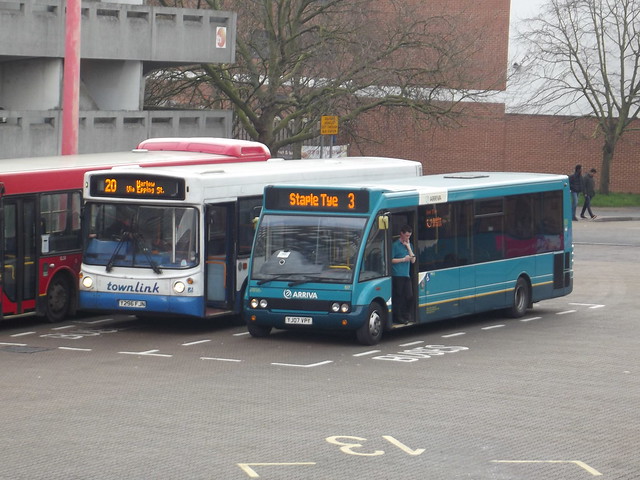 Townlink (ex Stagecoach London) Dennis Dart SLF/Alexander ALX200 Y296FJN / Arriva Harlow (ex Kent/Medway Towns) Optare Solo YJ07VPY (1517) Harlow Bus Station 12/02/16