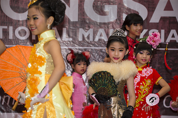 Cheongsam fashion show with little princesses.