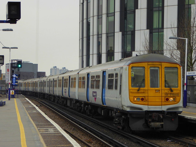 319006 at Elephant and Castle