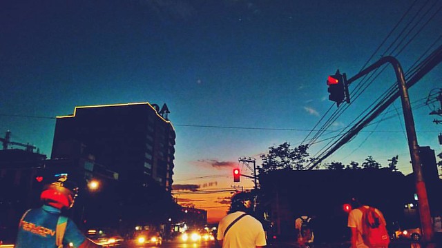 driving home on a holiday is an easy breezy... arrived home from Banilad in 17mins!  #DriveHome #Sunset #Cebu #CebuTraffic #Phonography #VSCO #vscocam #vscocebu #POTD