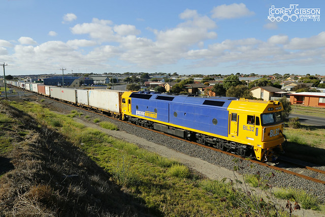 BL32 with the 9204 up Warrnambool Freight.