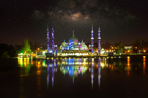 city sky building tourism architecture night way landscape asian religious gold dawn star scenery worship asia day symbol god crystal muslim islam famous faith prayer religion pray culture peaceful places landmark palace mosque galaxy malaysia dome copyspace oriental spiritual milky ramadhan masjid attraction terengganu islamic kualaterengganu my