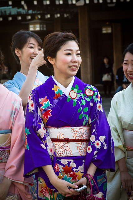 Meiji Shrine: Girls in Kimono