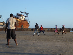 Fußball am Strand