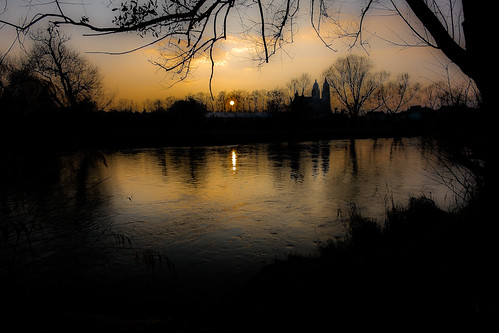 light sunset sun river landscape soleil shadows basilica rivière paysage lumières ombres basilique
