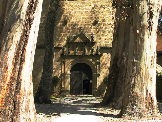 Entrada a la iglesia * Monasterio de Yuste ( Caceres - Extremadura )