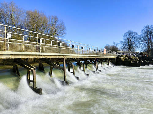 water thames river landscape flow gates sluice turbulent