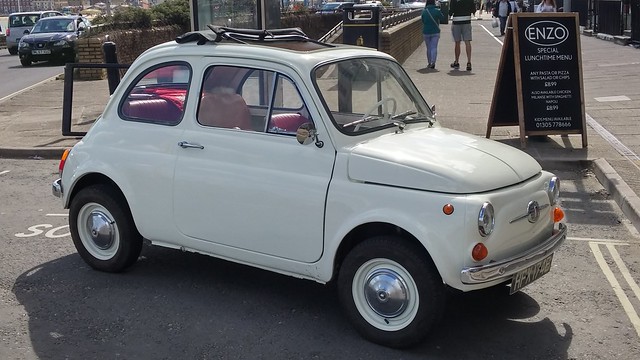 FIAT 500 F (1967). How gorgeous is this?