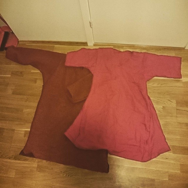 My gals latest projects for me, a sleeveless linen tunic for summer use and a thick wool tunic for cold weather use...proud viking! #viking#tunic#sleeveless#kjortel#wool#linen#lin#norseprojects#clothing#klær#red#brown#reenactment#reenactor#vikingreenactme