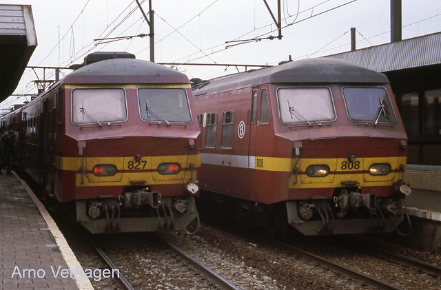 2002. NMBS 827 en 808 te Antwerpen Berchem