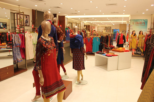 mannequins display biba visualmerchandising retaildesign storedesign indianwear paulancheta