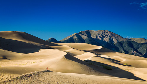 blue sky people mountains golden nationalpark sand colorado dunes co np greatsanddunes