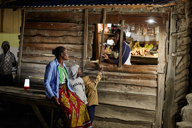 Dirección el estudio lazo Off Grid: Electric mPower (Power Africa) | People using ligh… | Flickr